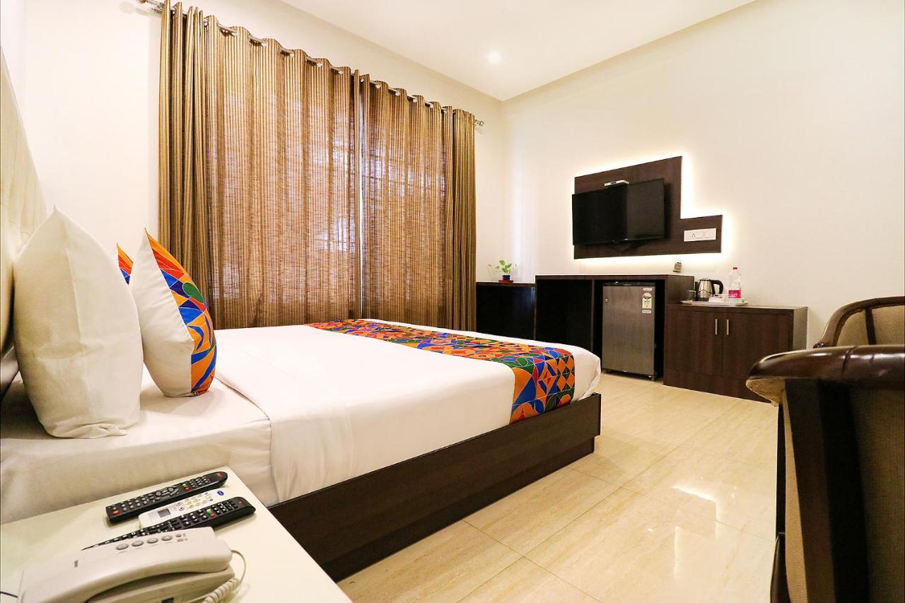 Fabhotel Oyster Villa Gurgaon Exterior photo